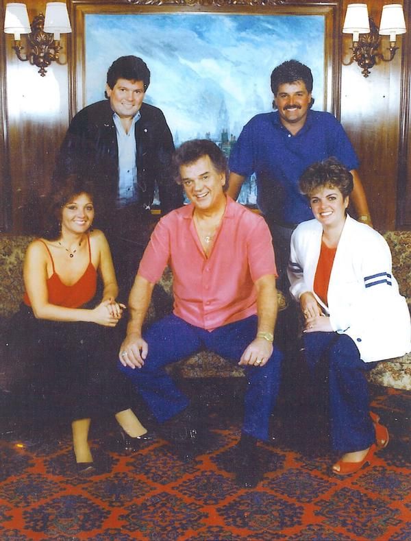 Conway Twitty’s daughter, Kathy Twitty, shared that she used to hate her father when he divorced her mother, but after witnessing his final moments, she felt remorse.