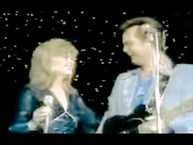 Joni Lee, the daughter of Conway Twitty, paid a heartfelt tribute to her late father with a moving performance of Angel On My Shoulder.