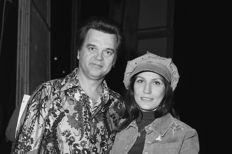 Conway Twitty and Loretta Lynn – Run through the Wringer